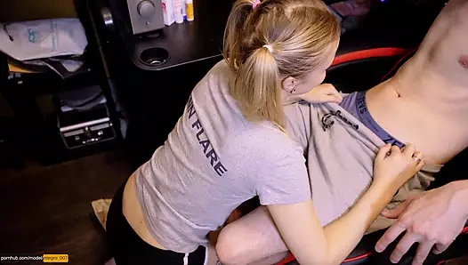 Üvey kardeşim bilgisayar oyunumu mahvediyor!