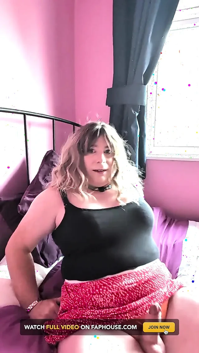 Обнаженная Nikki выстреливает ее сперму!