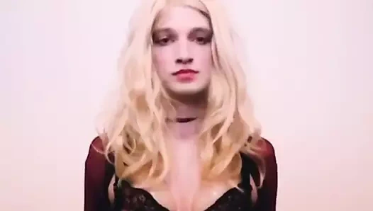 Kadın kılıklı matthew ross