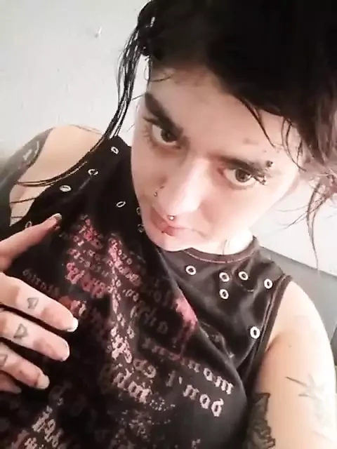 Yeni bir kız arkadaşım var...