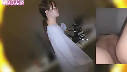 Doğal ve zengin güzellik, riskli geçici bir kabinin içinde sıcak ağız desteği sunarken kırılgan varis ısısı.