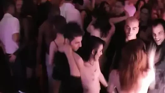 Bölüm 28 kameralı özel parti ! les bulles