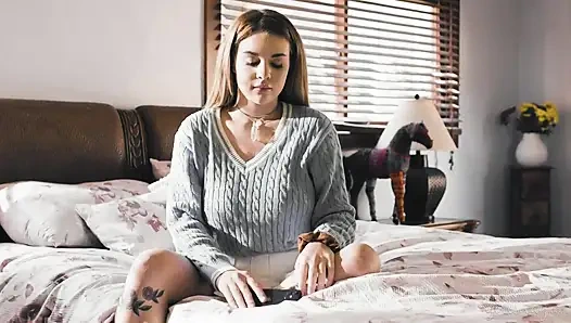 Girlsway - aldatan Gabbie Carter Eliza Ibarra ve Lulu Chu tarafından yakalanıyor ve üçlü grup seks yapıyor