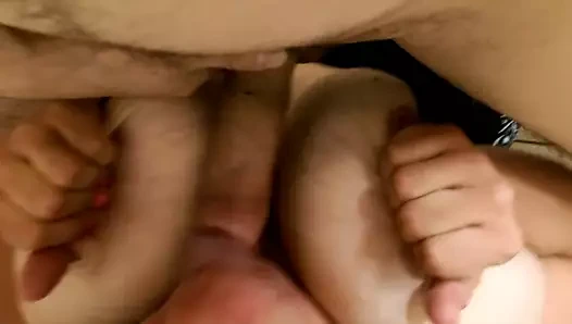 Banyoda tittyfucking devam etti, ya da bir şey