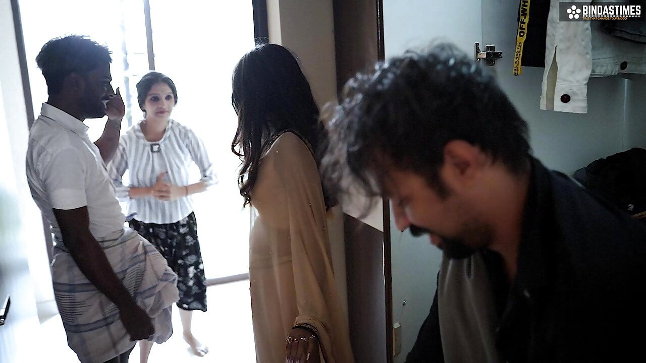 Hintli Hintli porno yıldızları, perde arkasında gerçek bir kedi dövüşü yapıyor. bts hardcore fuck'a dönüşür. tam film