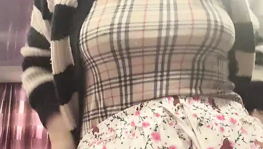 Güzel turuncu bikini - mastürbasyon yapıyorum ve sana çok ıslak amcığımın güzel bir manzarasını veriyorum!