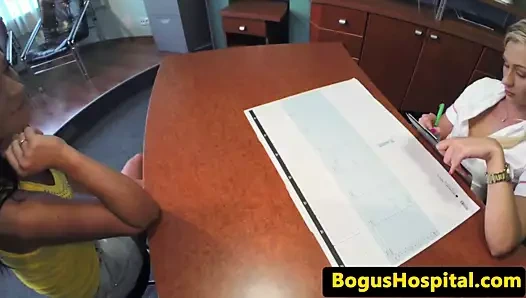 Euro amatör kedi yalıyor sarışın lezbiyen hemşire