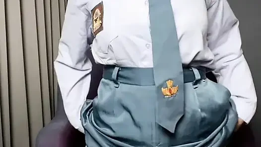 Lise öğrencisi büyük götünü fışkırtarak gösteriyor