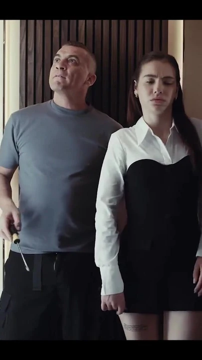 Yaşlı adam zamanı donduruyor ve genç şımarık kız Matty Mila Perez'i sikişi durdurmak için kullanıyor | Klip 2