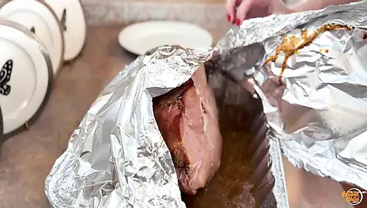 Çıplak yemek pişirme gösterisi slappin jambon