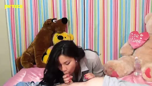 Latina genç verir ilk handjob