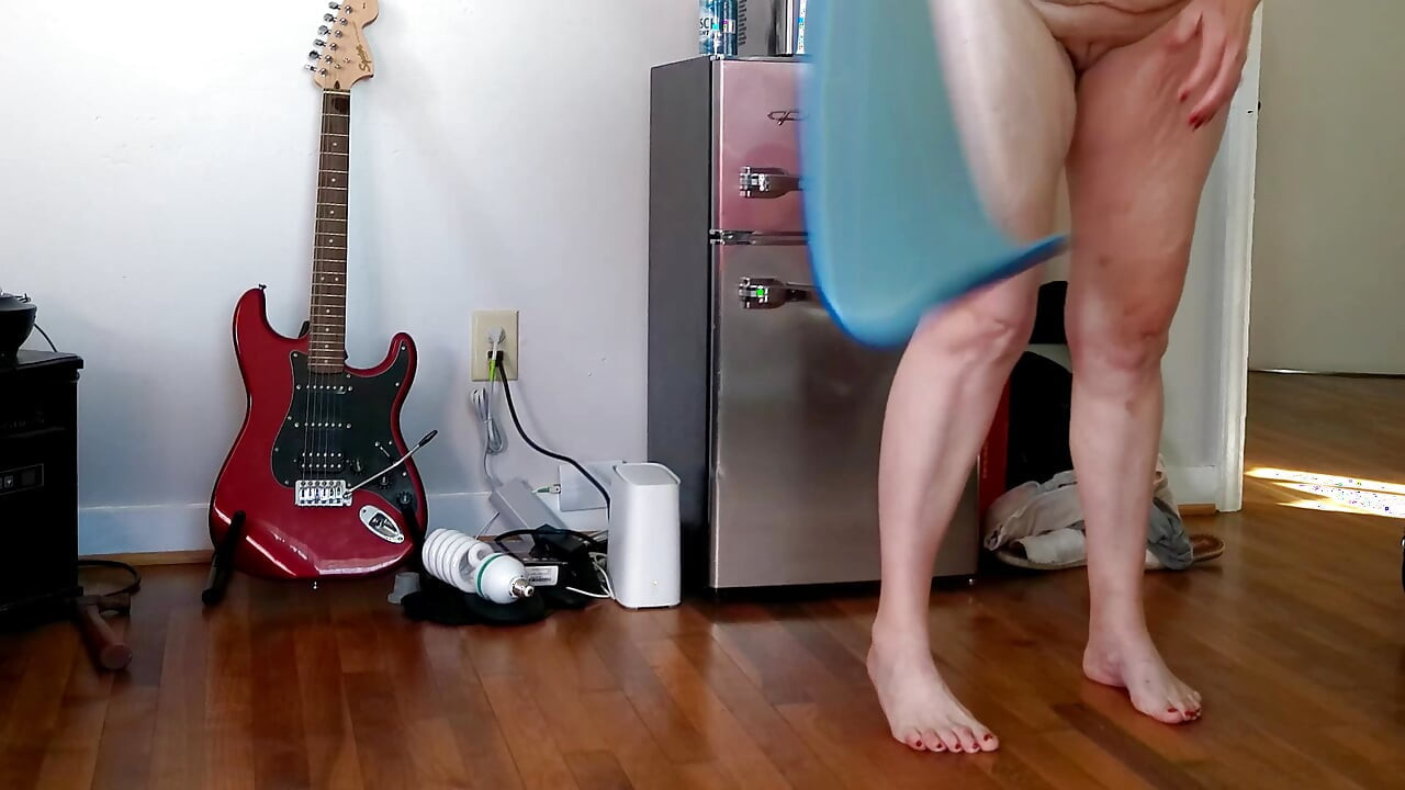 Milf vee çıplak yoga yapıyor!