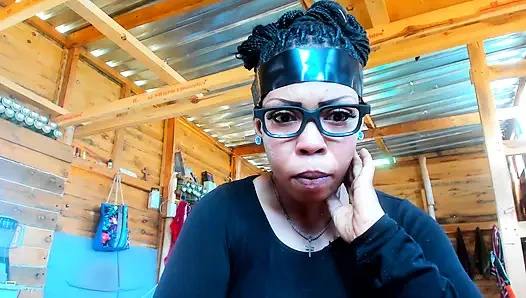 Rol yapma, büyük götlü uzaylı kadın dünyada...