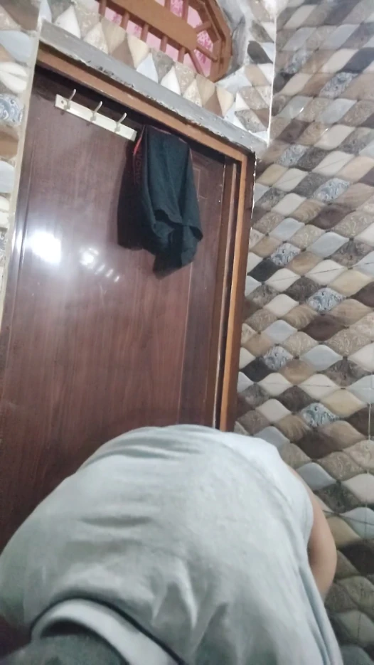 Hintli genç oğlan banyosunda mastürbasyon yapıyor - Rishabh Malik