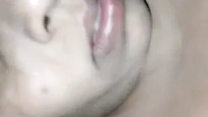 Hint karısı emzikli