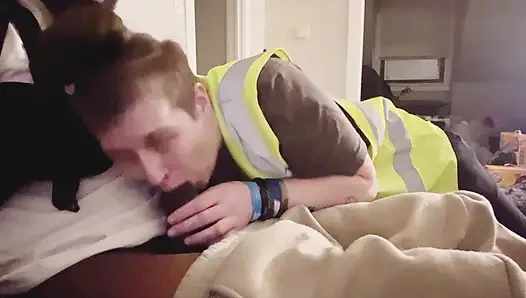 Adam lezbiyen ilk kez yarak denemeye karar verdi ve iş arkadaşını sikiyor