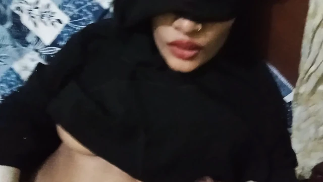 Burqa Müslüman kız arkadaşım o kadar ateşli ki suyunuzu gördüğünüzde yıkayacaksınız! Şimdiye kadarki en güçlü video