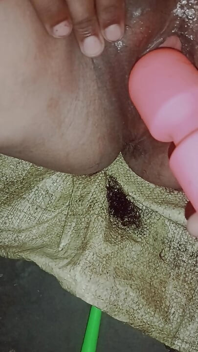 Baal saf karte huye bhabhi ji apni jhahate banate hai