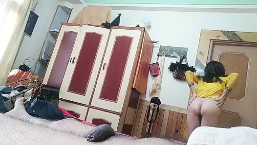 Bolly_Karma_061 _ götünü teşhir et, seksi hareket et