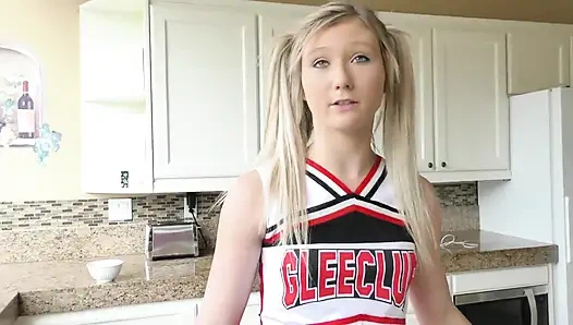 April Aniston su çeşmesi gibi yarağının dölünü içiyor!