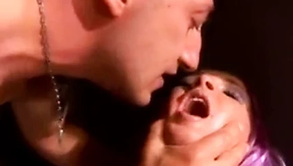 Onu olması gerektiği gibi emiyor