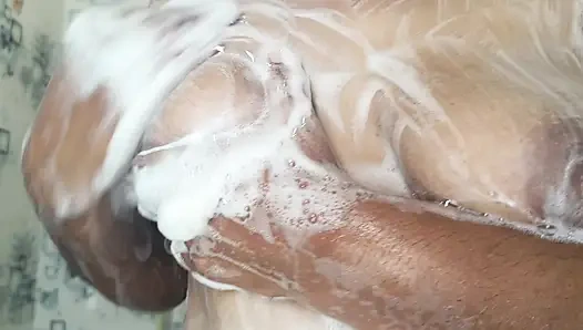 Housewife real bathing viral video