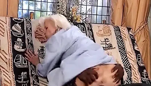 Alman sarışın bayan büyük zenci yarağı tarafından sikiliyor