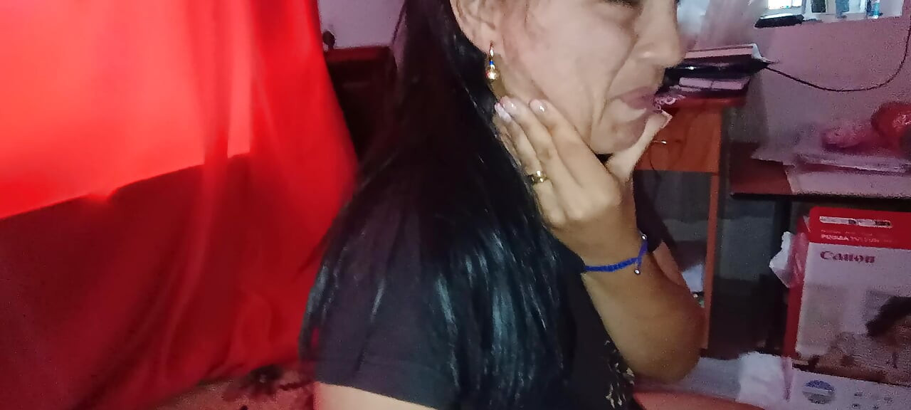 Üvey kızımı ağzından sikiyorum.