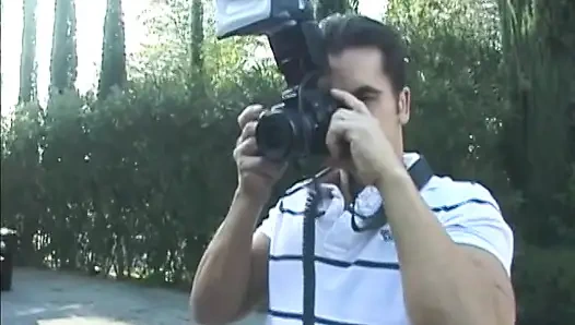 Büyük memeli latin orta yaşlı seksi kadın çarpıcı sarışın bir bebekle yarak ve sperm paylaşıyor