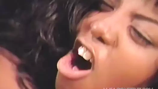 Tüm eğrilerini ve erdemlerini kullandı