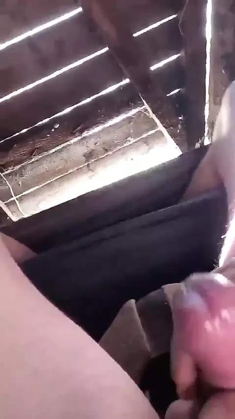 Boşalıyor inliyor