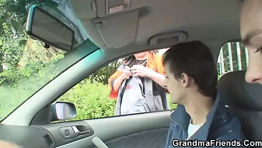 iki arkadaş dp için eski olgun kadın almak