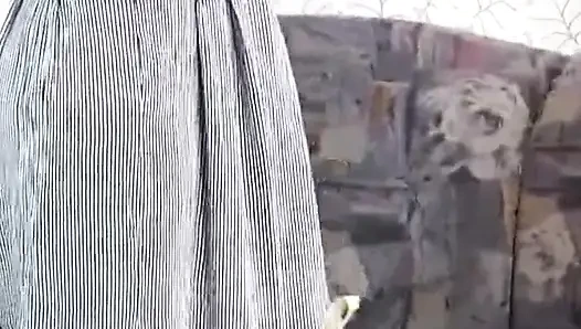 Tüylü bir amı var ve aynı zamanda kendini poposundan siktirmeye izin veriyor