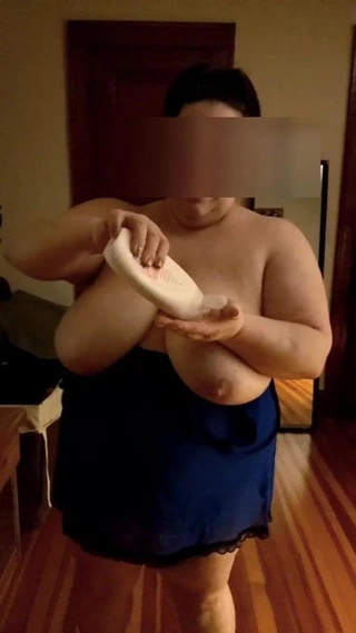bbw karısı sürtünme losyonu üzerinde onu 44ddd's