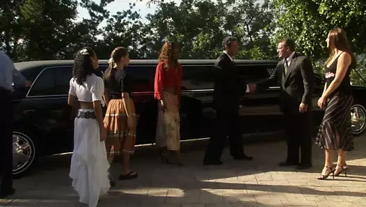 Doğum günü partisi acımasız seksle bitiyor!