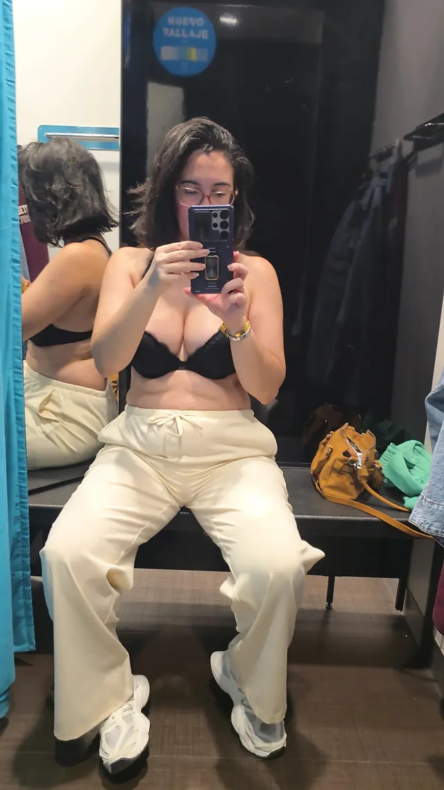 Soyunma odasında mastürbasyon