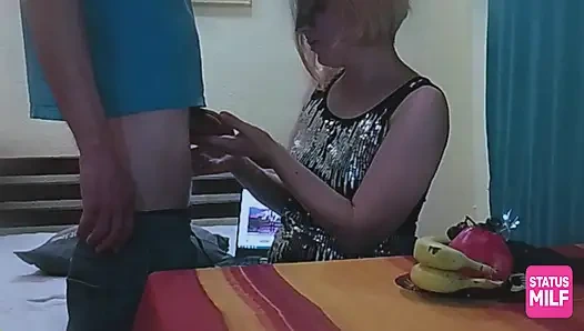 Aç olgun milf için spermle ıslatılmış üzüm