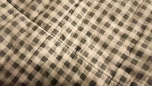 Çıplak Yatakta Kambur Mastürbasyonu ve Elle Boşalma