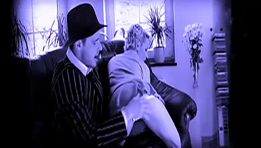 Sarışın Hatun Kanepede Vahşi Parmaklanıyor