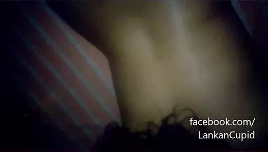 Kocası izlerken bir sri lankalı teyze için sapıkça oturum