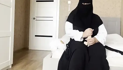 Çoraplı Arap Khalifa üvey oğluna mastürbasyon talimatları veriyor