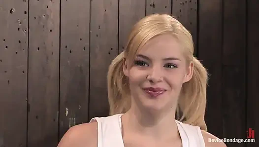 Ally Ann 19 yaşındaki at kuyruklu sarışın ateşli kız.