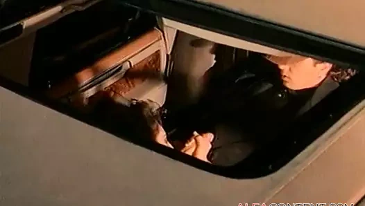 Sıcak limuzin seks ile dik esmer