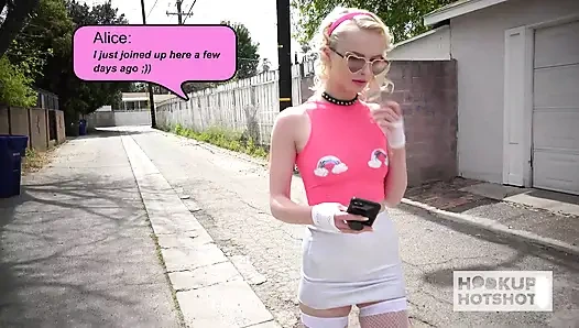 Güzel sarışın Alice Pink, Bryan Gozzling'in sert anal seksinden daha fazlasını istiyor!