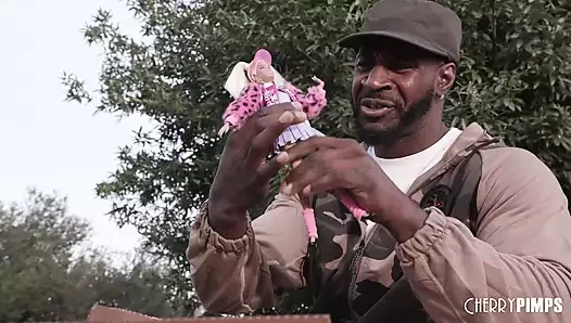 Minyon sarışın spinner Emma Rosie için büyük zenci yarağı jax slayher tarafından sikiliyor