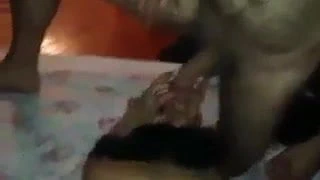 karisini siktirirken gotunu parmakliyor