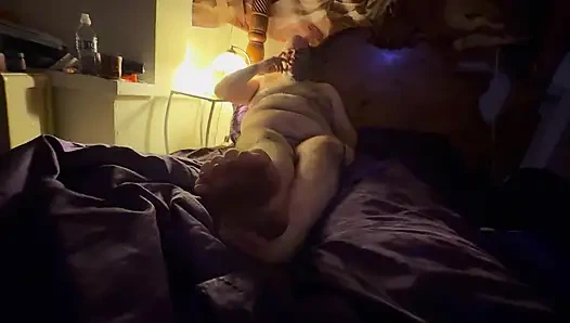 Lanista Bear küçük yarağı ve büyük ayaklarıyla. Herkes ibadete! Devizm