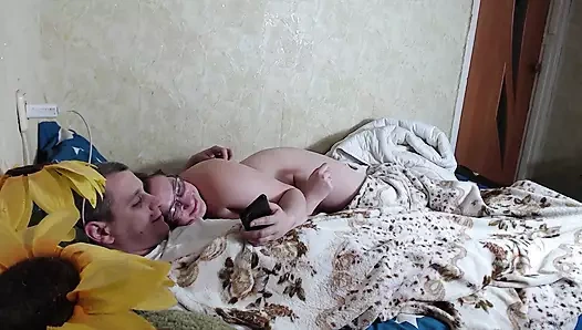 Evli kadın penisi okşamaya karar verdi ve kendini tutamadı