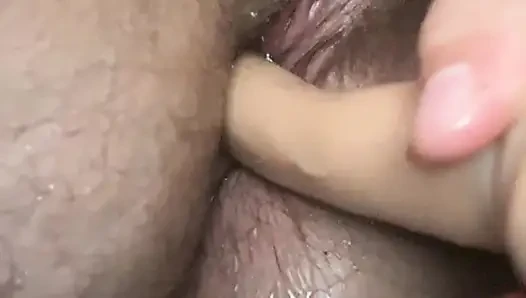 Amcığım dölle donana kadar bu küçük dildoyla götümü sikiyorum