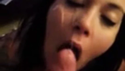 Cum sprey üzerinde ona sevimli yüz 3